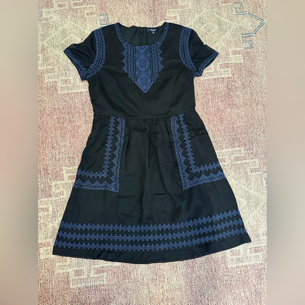 Madewell ALine short sleeve scoop neck black with blue embroidered mini dress 8